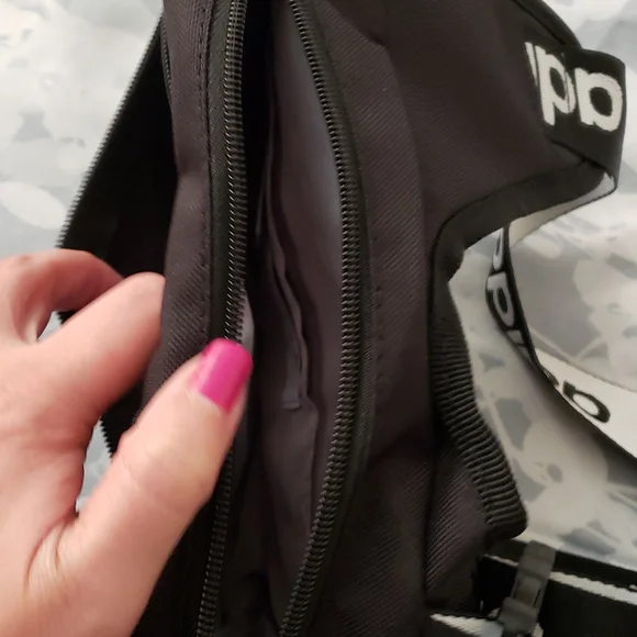 NEW Adidas Sling Black - Picture 4 of 7